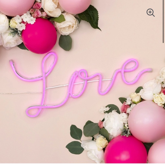 Neon love sign - Picture 2 of 2